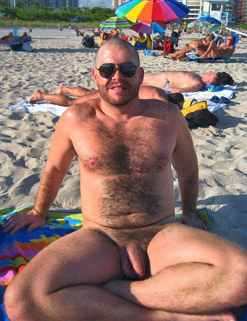artistbehr:  On the beach. 