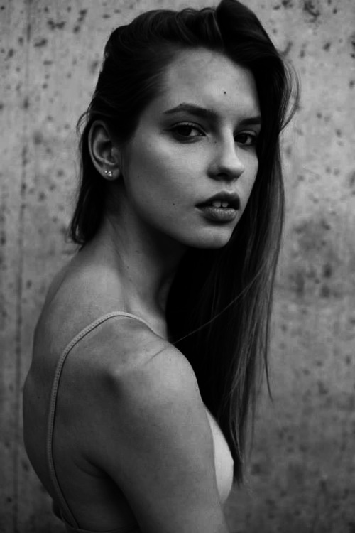 skeletaltales:  Karolina Marczyk @ Elite 
