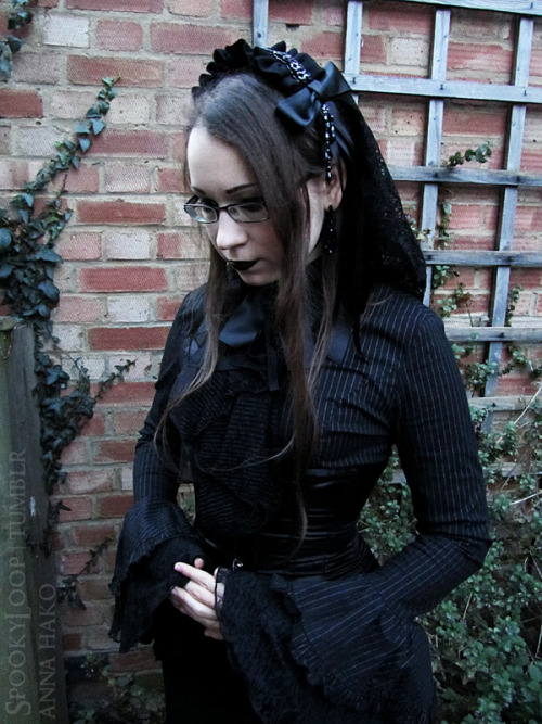 spookyloop:  spookyloop:  Victorian half mourning hat for theatrical purposes Lace veil, bead e