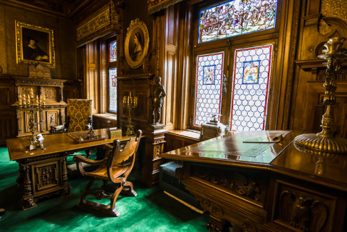 Discover Peles Castle, the splendid Gothic-style castle built by the first king of Romania, Carol I 