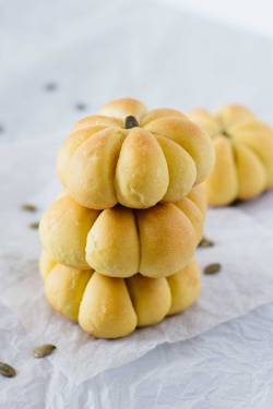 sweetoothgirl:  Kabocha Bread (Japanese Milk Bread Roll with Sweet Kabocha Squash and Sweet Potato Paste)
