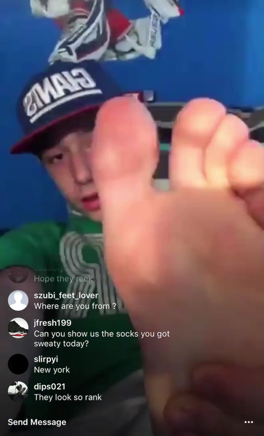 👱🏻‍♂️🦶🏼↖️