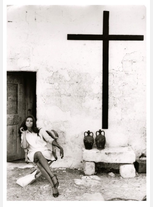 Porn photo ffhum: Sophia Loren photo by Tazio Secchiaroli
