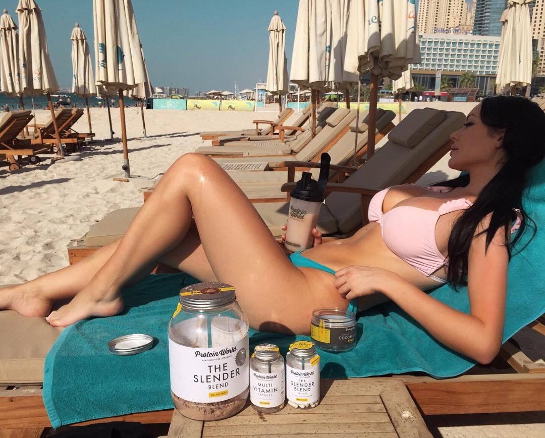 Training for the day complete 💪 Now time to refuel and relax in the sun with @proteinworld.