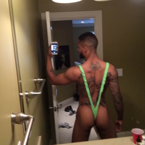 luvphattazz:  I wanna fuck something….