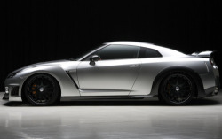 exost1:  automotivated:  Wald Nissan GT-R