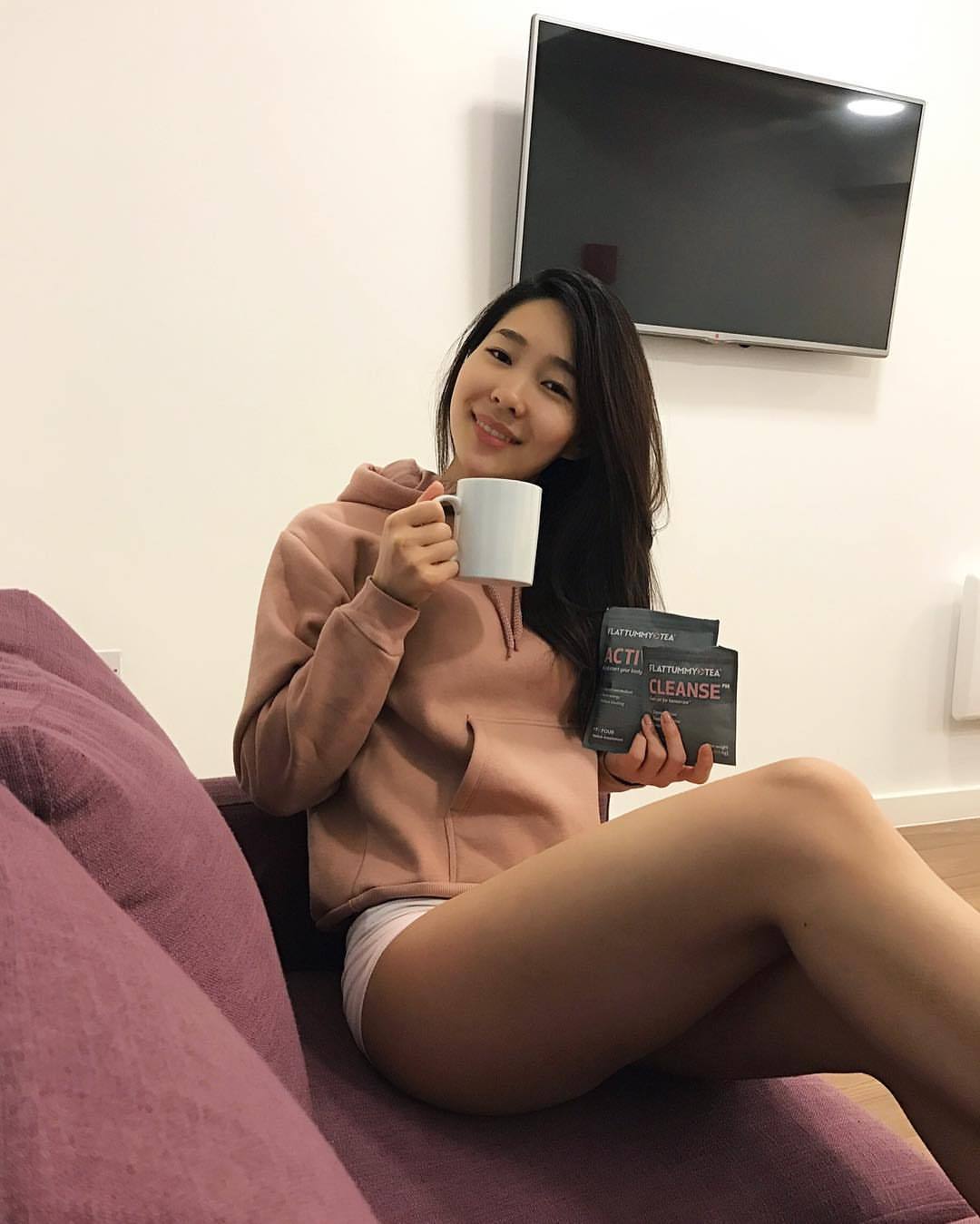 koleksiamoimalaysia:  Oh Liz Wenya…i reallly want to eat your ass and pussy…