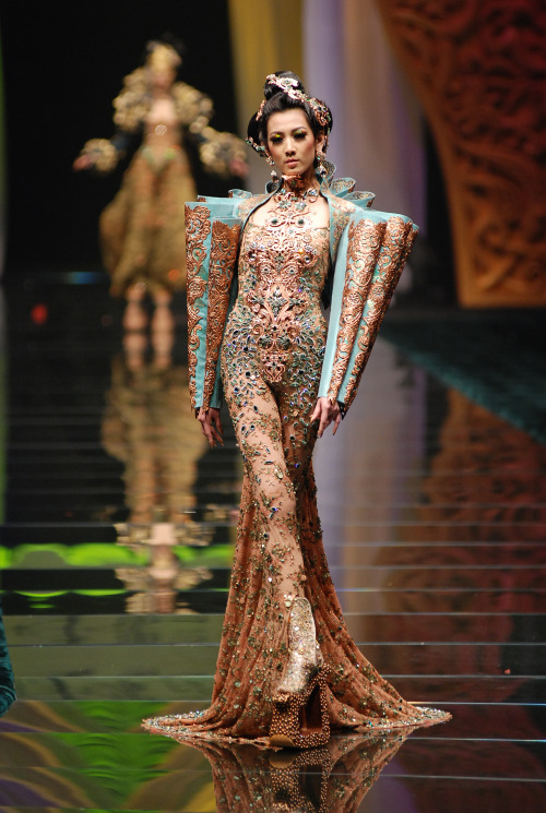 Guo Pei Couture Fall/Winter 2010 Collection