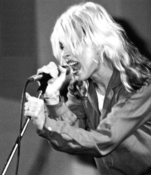 kannibalkrunch: Blondie’s Debbie Harry roars through another tune in 1978.ph: Richard Cahlen
