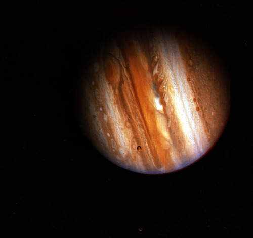 wonders-of-the-cosmos:   On February 5, 1979, Voyager 1 made its closest approach to Jupiter since early 1974 and 1975 when Pioneers 10 and 11 made their voyages to Jupiter and beyond.    Credit: NASA 