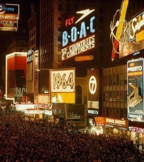 fuckyeahvintage-retro: Crowds swarm Times Square on December 31, 1963.