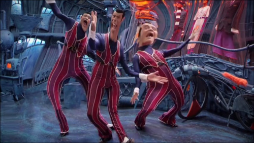 goldenpilotv1: Post your favorite distorted “we are number one” pics