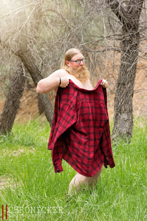 formerpunkqueen:anti-feminism-pro-equality:mymodernmet:Bearded Man Playfully Poses for Pin-Up Calend