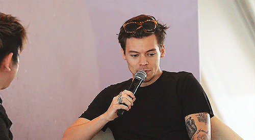 harrystylesgotmefuckedup: hs interview x asia.