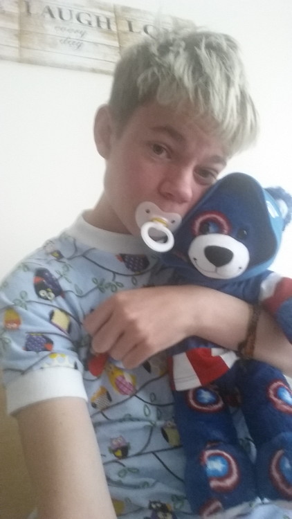 babiedboi: diaper-twink: hehe changed baby boy all nice and clean in my onsie and now going watch a 