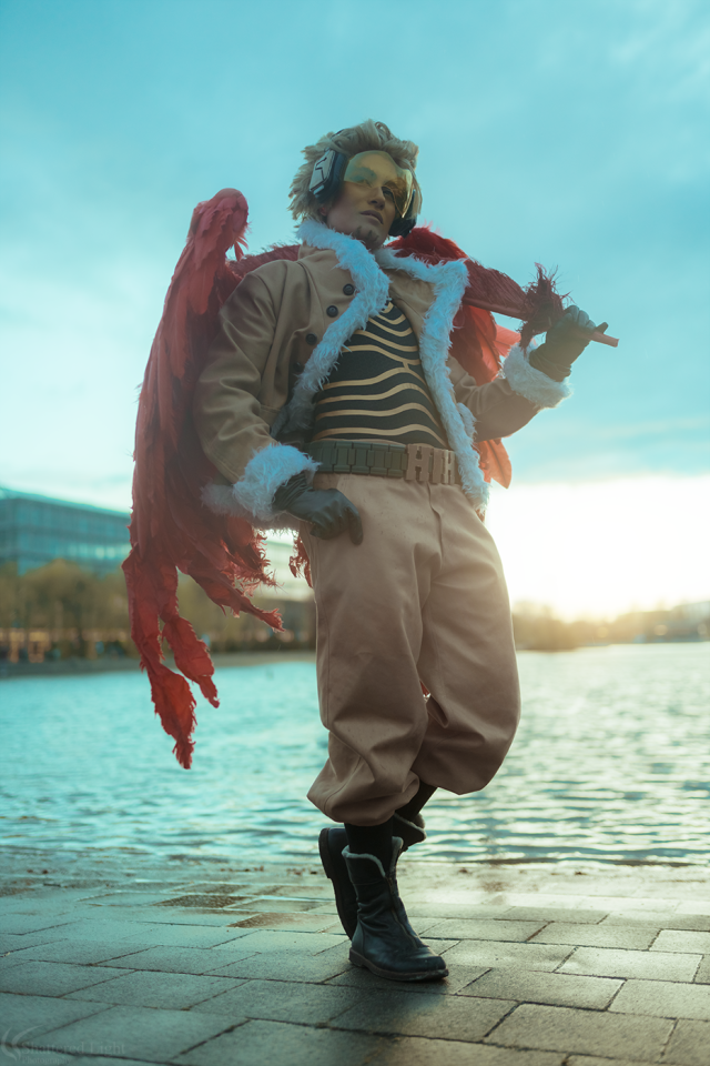 Hero Wing 🪽 Hawks BNHA Cosplay 

PICTURE by shattered light photography 
Hawks Caydance_