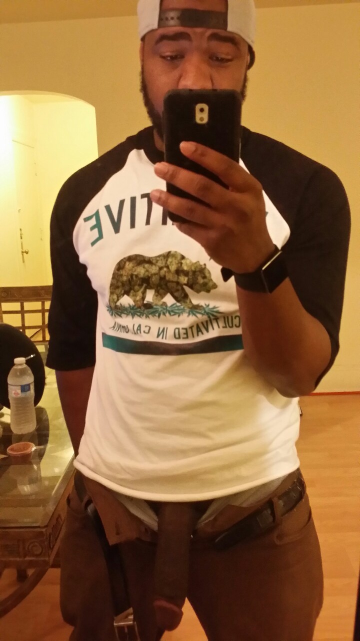 black-dicks-r-us:  FIND LOCAL BLACK GAY SEX! Over 500,000 Profiles…  www.BlackM4M.com