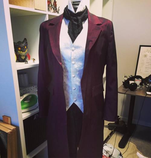 I’m sort if starting cosplay stuff again after moving. Planing an outfit for my Vampire Louis 