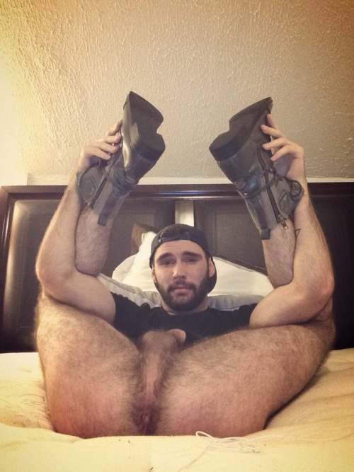 the-iant:  Anyone wanna fuck with me? ;)  Follow my Instagram @ Anthardie