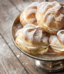 do-not-touch-my-food:  Cannoli Cream Puffs