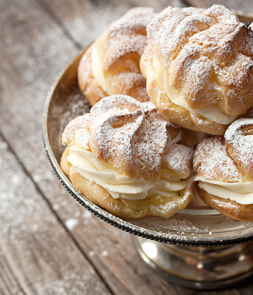 sweetoothgirl: Cannoli Cream Puffs