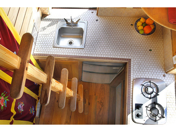 tinyhousesmallspace:  Check out this modified Tumbleweed Epu 