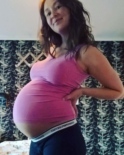 bellylove577: These bellies cannot be contained!