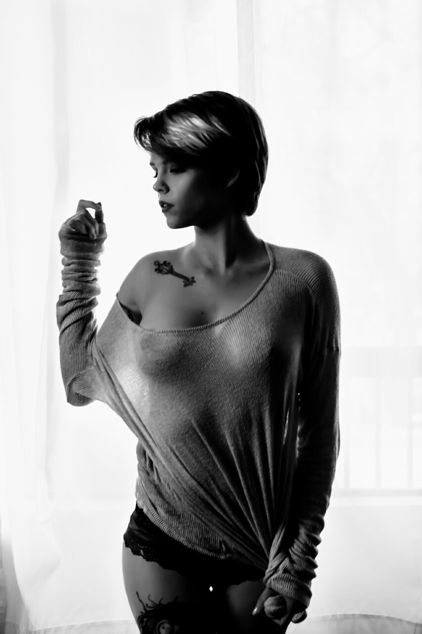 lesbihonest-brandilynn:  Alis Volat Propriis. 💞(David Martindale)