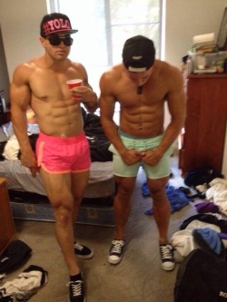 naughtyhotaussieguys:  Them stereo bodies ;)  http://naughtyhotaussieguys.tumblr.com