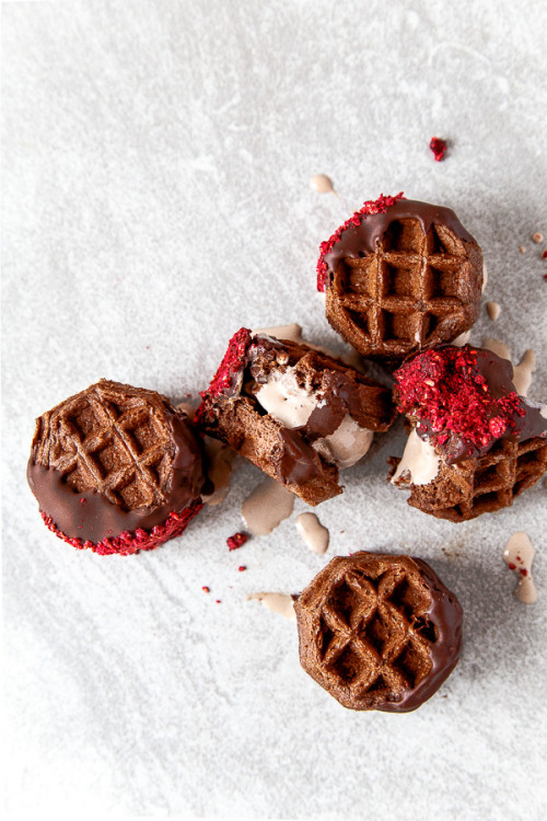 fullcravings: Chocolate Waffle Ice Cream Sandwiches