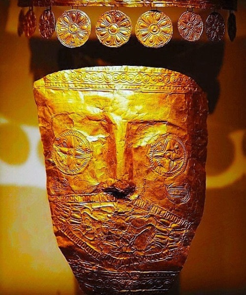 mirekulous:“Lady of Archontiko” ca. 2,540 year old gold death mask of a high priestess