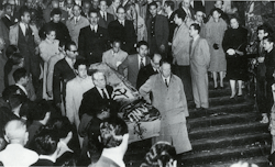 Levantineviper-Archive:  Frida Kahlo’s Funeral Procession At The Palacio De Bellas