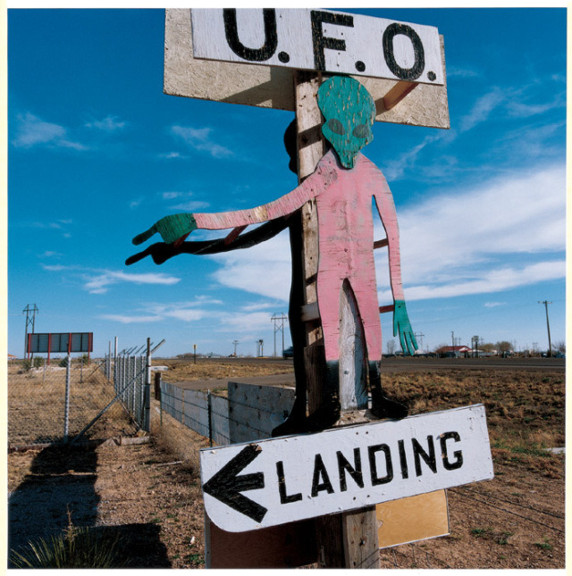 minusmanhattan:  Roswell, New Mexico by Phil Bergerson. 