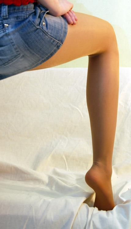 spunkyspecs-blog:  pantyhose fetish 