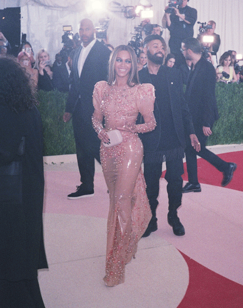 3dnewyorker:  Met Gala 2016 Beyoncé in Givenchy