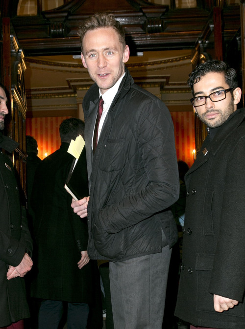 torrilla:Tom Hiddleston attends ‘Peter and Alice’ Press Night on March 25, 2013 [HQ]