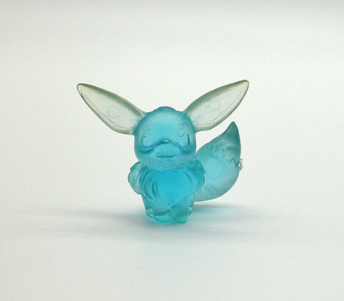 gayluigi: rainbowpollypocket: Clear blue Eevee figure fuit gummy mmmm blue raspberry!