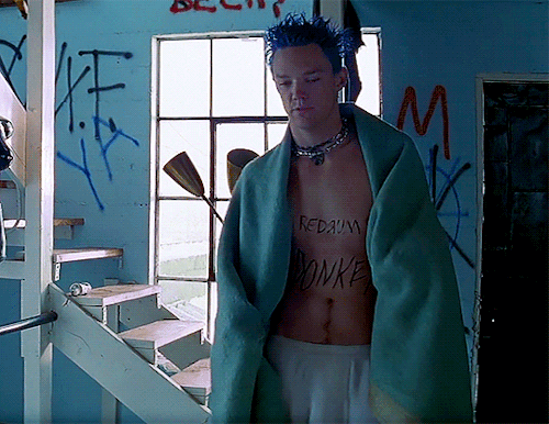 tiedyedragons: Matthew Lillard as Stevo in SLC Punk! (1996) The third gif, gives me big gender envy