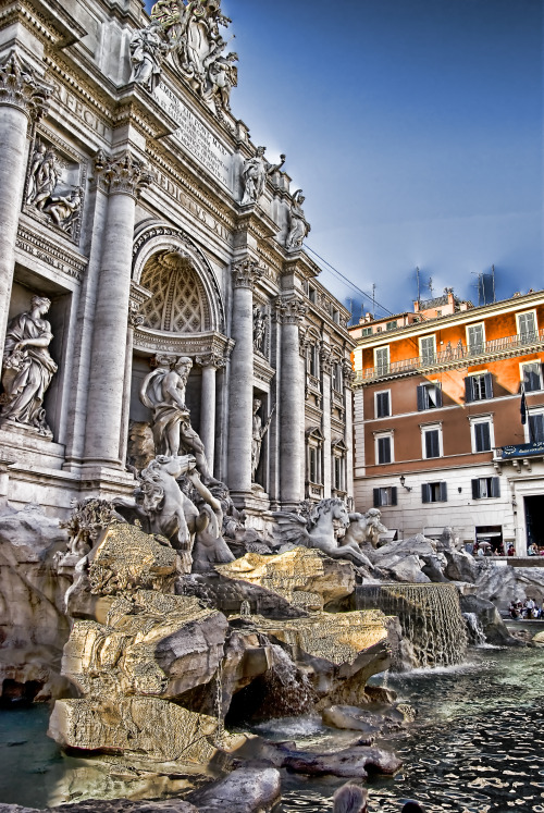 breathtakingdestinations:  Fontana di Trevi - Rome - Italy (by mariocutroneo) 