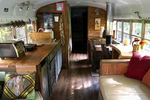 Bus LivingConverting Old Public/School Buses To Homes