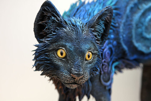 alicemadnessreturnstarot: jedavu:  Galaxy Cat Sculpture Features Brilliant Color and Fantastical Pat