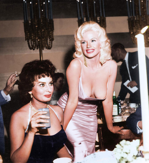fastenyourseatbelt:  when ladies meet
