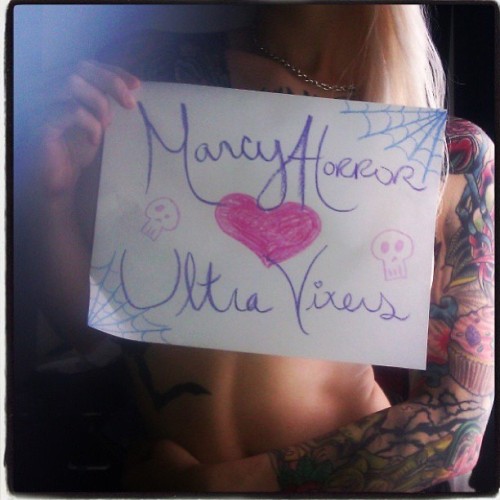 The delicious @marcyhorror with her Ultra Vixen sign! More of her here; ultravixens.net/marcyhorror 