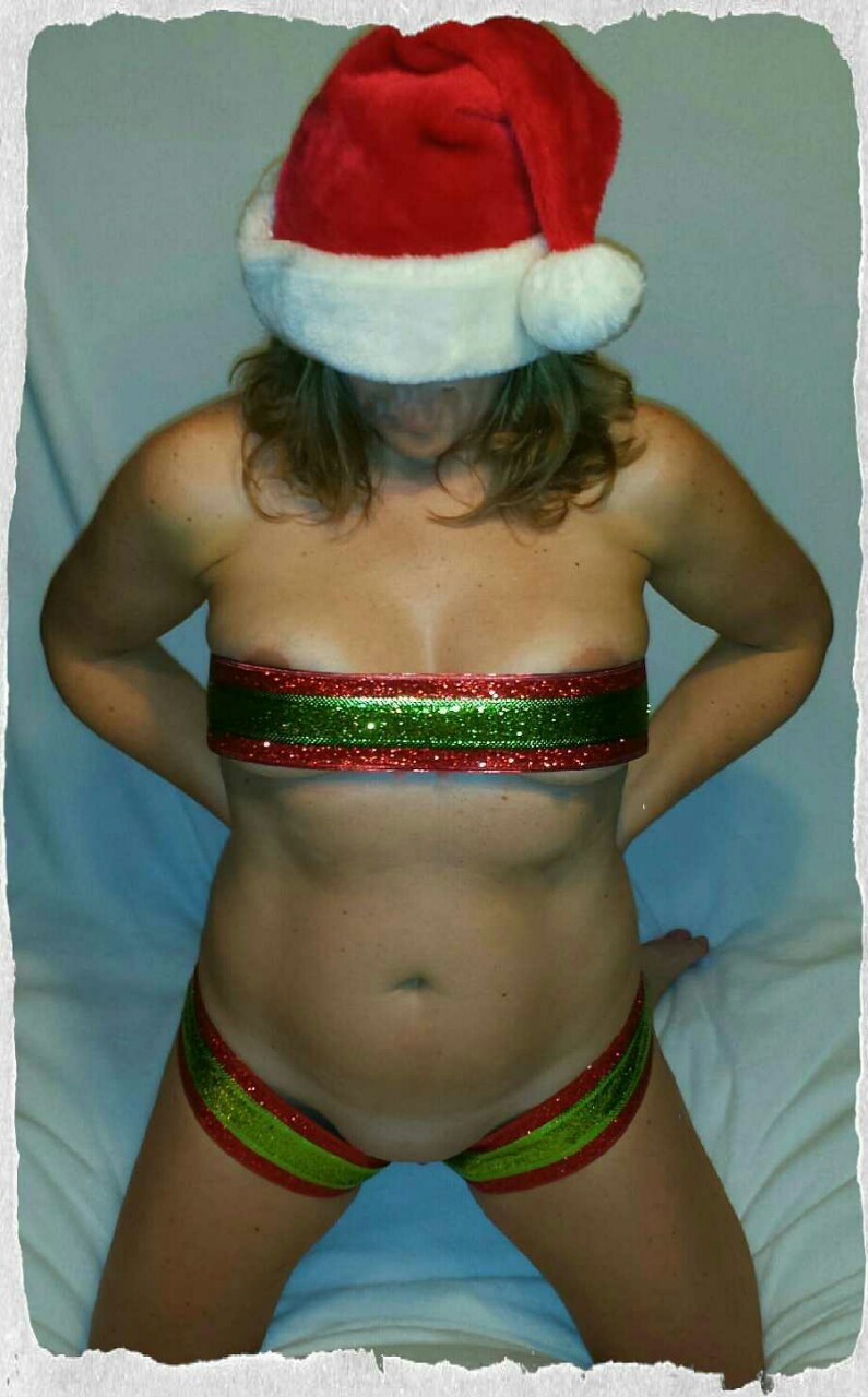 gowaterboy:  HAVE A VERY SEXY MERRY CHRISTMAS
