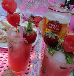 themetallolita:I love making sexy backyard brunches for my love!