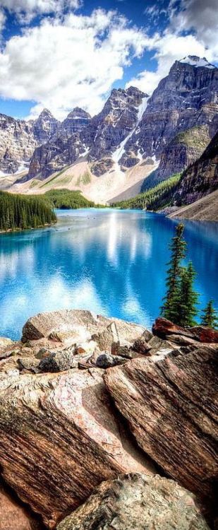 Moraine Lake, Banff National Park, Alberta, Canada