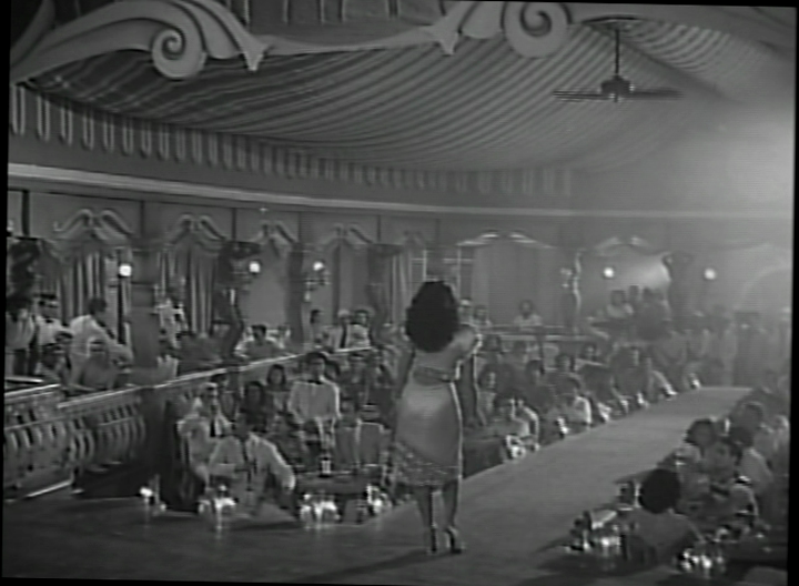 jazz-vampire:  María Félix and her amazing wardrobe in La diosa arrodillada (1947).