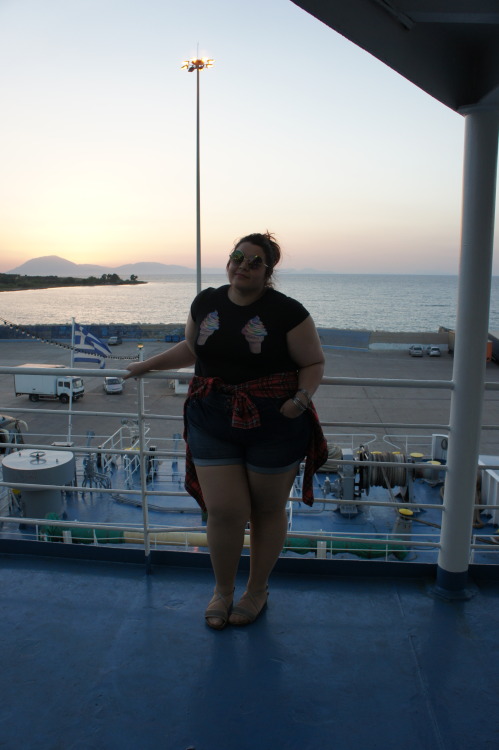 Sex lulinix:  The sunset, the sea and, me. (◡‿◡✿)(Shirt:VIntage•Shorts:AsosCurve•Top:H&M) pictures