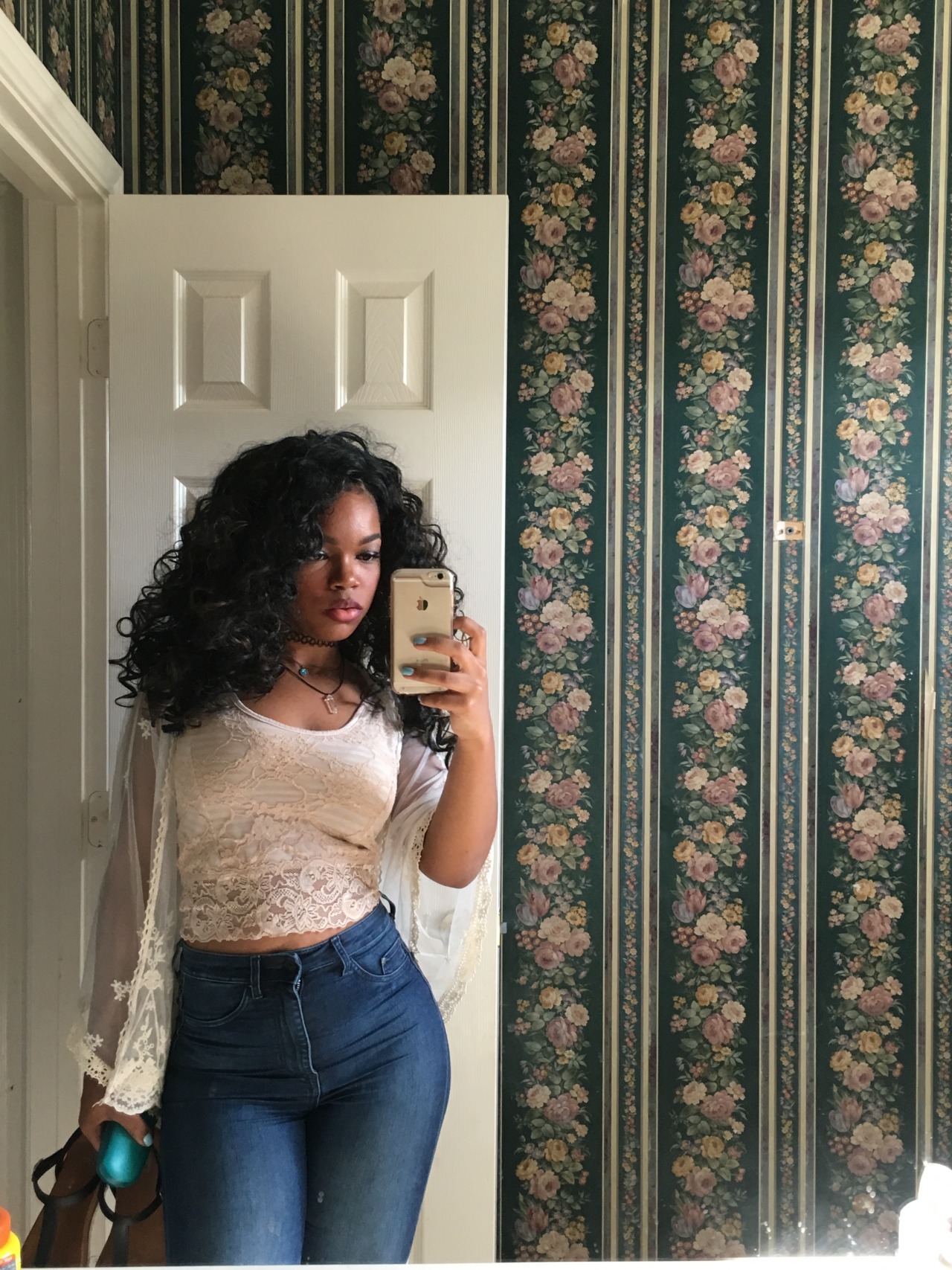 brownbbygirl:  she change ha hair like she change ha clothes 
