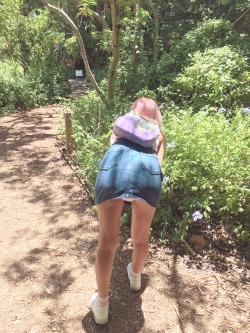 masochistic-babygirl:  Daddy and I went to a nature center with an outside aquarium and a butterfly garden!! I made sure not to bend all the way down because I was secretly padded hehe 🙈🌸 